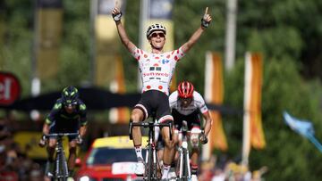 FOIX, FRANCE - JULY 14: Warren Barguil of France riding for Team Sunweb celebrates crossing the line in 1st place during stage 13 of the Le Tour de France 2017, a 101km stage from Saint-Girons to Foix on July 14, 2017 in Foix, France.  (Photo by Bryn Lennon/Getty Images)