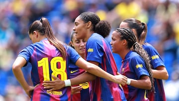 Soccer Football - Women's International Friendly - America v FC Barcelona - Estadio Ciudad de los Deportes, Mexico City, Mexico - August 24, 2025 FC Barcelona's Salma Paralluelo celebrates with teammates after scoring a goal REUTERS/Eloisa Sanchez