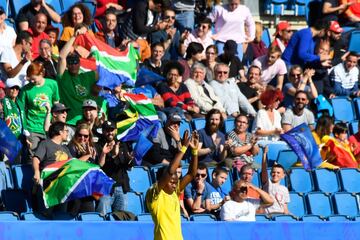 Thembi Kgatlana celebrando el gol 0-1