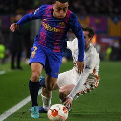 FC Barcelona could offer Sergiño Dest to sign Lewandowski