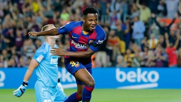 Ansu Fati celebra su gol durante el Barcelona-Valencia de LaLiga Santander. 