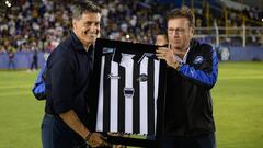 Carlos González se encontró con su ídolo, Salvador Cabañas