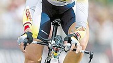 <b>UN AÑO NEGRO. </b>Joane Somarriba ha tenido que llorar mucho este año. Lo hizo en los Juegos de Atenas, donde a pesar de ser una de las favoritas al triunfo tanto en la ruta como en la crono, no consiguió colgarse ninguna medalla. Y también tuvo que enjugarse las lágrimas ayer, tras quedar cuarta en el Mundial.