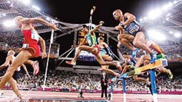 <b>PASARON EL PRIMER ESCOLLO. </b>Pentinel, justo después de saltar un obstáculo. El sevillano, como Eliseo y Berlanas, se clasificó para la final.