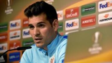 Iago Herrer&iacute;n, durante la rueda de prensa previa al partido de este jueves de Europa League contra el Partiz&aacute;n de Belgrado en San Mam&eacute;s.