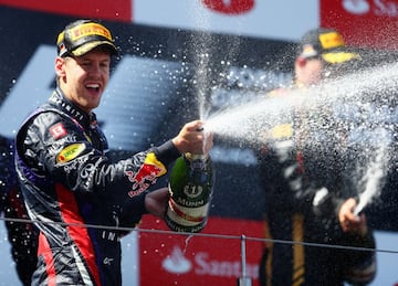 No pasa por su mejor momento, pero el tetracampe車n de Heppenheim (2010-2013) hizo historia con Red Bull. Suma 53 victorias, 57 poles y 120 podios, cifra que sigui車 aumentando en Ferrari aunque no llegase a luchar por el Mundial. Su futuro es una inc車gnita, puede quedarse en la F1 con Aston Martin, esperar a que Red Bull le haga sitio o tomarse un a?o sab芍tico. Incluso la retirada temprana es una opci車n, aunque s車lo tiene 32 a?os.