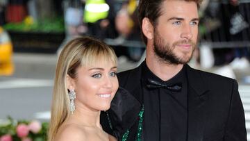 Miley Cyrus y Liam Hemsworth en la Met Gala 2019 en el Museo Metropolitano de Arte, Nueva York. Mayo 6, 2019.