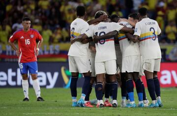 La Selección se impuso categóricamente 4-0 sobre Chile en el Metropolitano de Barranquilla. Triunfo en casa para la Tricolor gracias a los goles de Davinson Sánchez, Luis Díaz, Jhon Durán y Luis Sinisterra.
