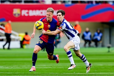 Jugada de la falta de Aritz Gabilondo a Dani Olmo. 