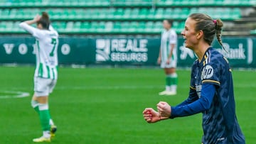 SEVILLA. 11/02/2024. - La centrocampista del Real Madrid Caroline Moller celebra su gol ante el Real Betis durante el partido de la jornada 17 de la liga F que se ha disputado este domingo en la Ciudad Deportiva Luis Del Sol de Sevilla. EFE/ Ra¨²l Caro.