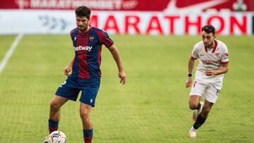 Gonzalo Melero of Levante and Munir El Haddadi of Sevilla during LaLiga, football match played between Sevilla Futbol Club and Levante Union Deportiva at Ramon Sanchez Pizjuan Stadium on October 1, 2020 in Sevilla, Spain.
AFP7
01/10/2020 ONLY FOR USE I