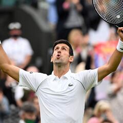 Djokovic se exhibe tras perder el primer set en su estreno