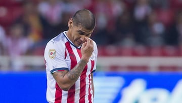 Carlos Salcido, capitán del Guadalajara, pasó de héroe a villano, al anotar el empate momentáneo y posteriormente conseguir el autogol definitivo.