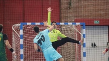 Javi Rodríguez en uno de sus goles ante Espinha.