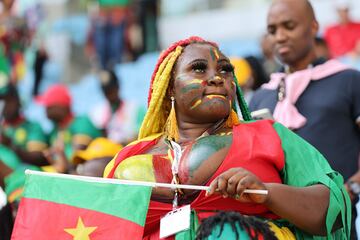 Los aficionados de la selección africana están siendo unos de los más animados y coloridos de todo en el Mundial en la grada. Hoy han llenado de color el Al Janoub Stadium en el duelo frente a Serbia.