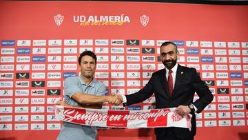 Rubi y Mohamed El Assy, durante la presentación del nuevo técnico del Almería.
