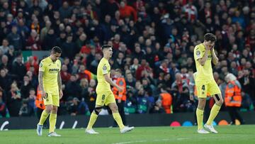 Pau, Foyth y Alc&aacute;cer, tras el partido.