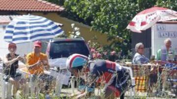 La afici&oacute;n aragonesa jalea al suizo Fabian Cancellara durante la contrarreloj.
