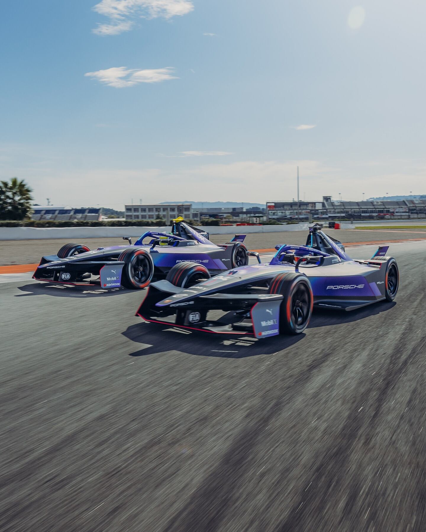 Los Porsche de Wehrlein y Müller, en Valencia.