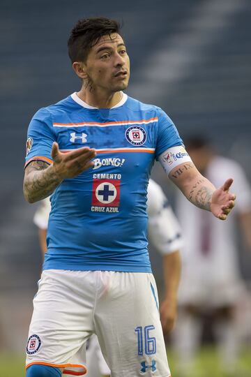 Jugó en Cruz Azul del 2004 al 2011 y del 2012 al 2016.