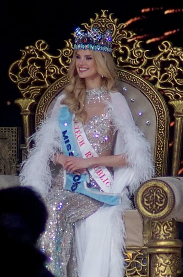 Krystyna Pyszko es la ganadora del título de Miss Mundo 2024. Con 24 años de edad y una estatura de 180 cm, es políglota,(inglés, polaco, eslovaco y alemán). Se destaca voluntaria y modelo internacional. Cuenta con estudios en Derecho y Administración de Empresas, Krystyna dedica su tiempo a su fundación homónima, donde sigue comprometida con su labor benéfica. Uno de sus logros más significativos fue establecer una escuela de inglés para niños desfavorecidos en Tanzania, donde también ofreció su ayuda como voluntaria.