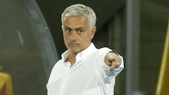 Mourinho: Tottenham still "trying" to sign players