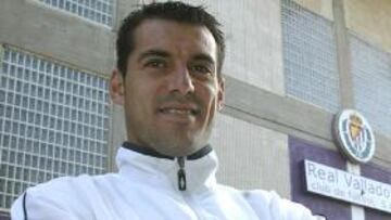 <b>MALOS RECUERDOS.</b> En el plano individual, lamentó su error en la entrega del balón, cuando él y Capdevila dirigían un contragolpe hacia la meta del Real Zaragoza, con Sergio García y el portero César Sánchez como única oposición de cara al gol.