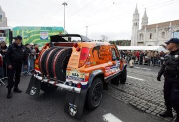 Los organizadores del rally Dakar decidieron un día antes del comienzo de la prueba, que debía comenzar en Lisboa el 5 de enero de 2008, su suspensión por la amenaza terrorista de Al Qaeda sobre Mauritania, escenario de ocho etapas de la prueba.