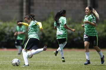 Atlético Nacional se alista para enfrentar a Santa Fe por los cuartos de final de la Liga Águila Femenina. La ida se jugará este 17 de mayo en Itagüí.  