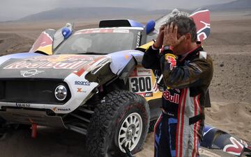 Tercera etapa entre San Juan de Marcona y Arequipa. El español Carlos Sainz reventó una rueda y perdió mas de cuatro horas.