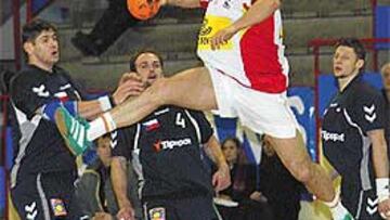 <b>IMPARABLE.</B> Alberto Entrerríos reúne velocidad, fuerza y calidad. Ayer fue imparable.