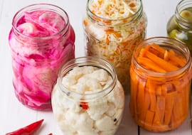 Tim Spector, experto en microbiota: “La mayoría de los alimentos fermentados son una mezcla de microbios vivos y muertos”