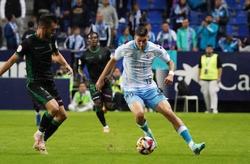 Roberto, jugando el Mlaga-Crdoba de la temporada pasada.