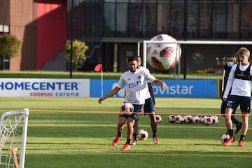 Con jugadores del FPC y Juan Fernando Quintero, Colombia inició su preparación para la triple fecha de Eliminatorias. El equipo de Reinaldo Rueda viajará este sábado a Bolivia.