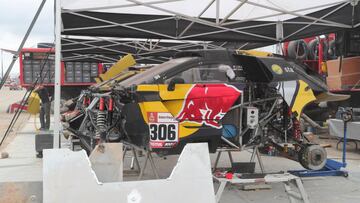 PR01. AREQUIPA (PER&Uacute;), 12/01/2019.- Vista general del veh&iacute;culo del piloto franc&eacute;s Sebastien Loeb (Peugeot) en mantenimiento hoy, durante el d&iacute;a de descanso del Rally Dakar 2019, en Arequipa (Per&uacute;). El rally Dakar se toma hoy un respiro en la ciudad de Arequipa, la segunda m&aacute;s grande de Per&uacute;, despu&eacute;s de cinco intensos d&iacute;as de competici&oacute;n por los desiertos del sur peruano y antes de meterse de lleno en sus etapas m&aacute;s complicadas y decisivas. EFE/Ernesto Arias