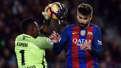 Carlos Kameni y Gerard Piqu&eacute;.