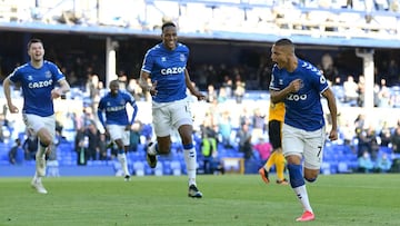 Everton venci&oacute; a Wolves en la pen&uacute;ltima fecha de la Premier League con un golazo de Richarlison de cabeza. Los Toffees luchar&aacute;n por el cupo a Europa League