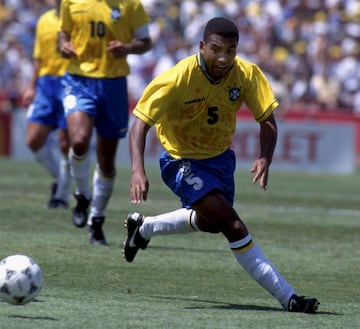 Pieza clave en el centro del campo de la selección brasileña en el Mundial de Estados Unidos-1994, Mauro Silva fue uno de los grandes pivotes defensivos en la década de los 90. Se adaptó al rol que Lazaroni estableció con Dunga en el Mundial de Italia, cuatro años antes, como antes lo había hecho Toninho Cerezo, tanto en Brasil, como en el fútbol italiano (Sampdoria). Su principal cualidad fue el despliegue a lo largo de todo el campo. Sostén en el centro, su rol lo han desempeñado otros jugadores brasileños que se han apartado del 'jogo bonito' para adoptar un papel más tapado, como por ejemplo Casemiro en la actualidad. Uno de los primeros jugadores europeos en desempeñar ese rol fue el madridista Zárraga e, incluso, Duncan Edwards, jugador del Manchester United, fallecido en el trágico accidente de Múnich.