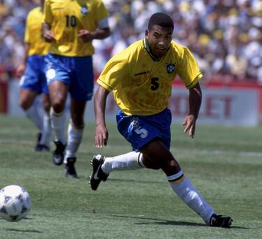 Pieza clave en el centro del campo de la selección brasileña en el Mundial de Estados Unidos-1994, Mauro Silva fue uno de los grandes pivotes defensivos en la década de los 90. Se adaptó al rol que Lazaroni estableció con Dunga en el Mundial de Italia, cuatro años antes, como antes lo había hecho Toninho Cerezo, tanto en Brasil, como en el fútbol italiano (Sampdoria). Su principal cualidad fue el despliegue a lo largo de todo el campo. Sostén en el centro, su rol lo han desempeñado otros jugadores brasileños que se han apartado del 'jogo bonito' para adoptar un papel más tapado, como por ejemplo Casemiro en la actualidad. Uno de los primeros jugadores europeos en desempeñar ese rol fue el madridista Zárraga e, incluso, Duncan Edwards, jugador del Manchester United, fallecido en el trágico accidente de Múnich.