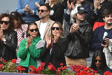 Laura Escanes y Adrián Roma durante el partido de Carlos Alcaraz en el Mutua Madrid Open.
