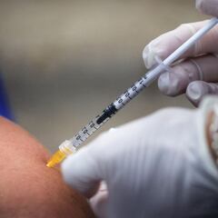 Vacuna de la COVID: ¿me puedo vacunar si he pasado el coronavirus y qué pasa con la segunda dosis?