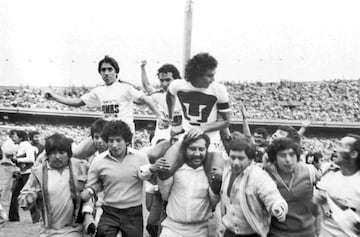 FINAL DE FUTBOL EN EL ESTADIO DE CU  PUMAS VS CRUZ AZAUL. MANUEL NEGRETE, JOSE LUIS PAREJA LOPEZ Y HUGO SANCHEZ