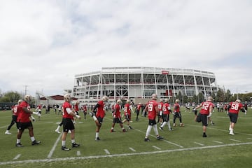 Sam Bradford entra en su papel de mentor con Josh Rosen