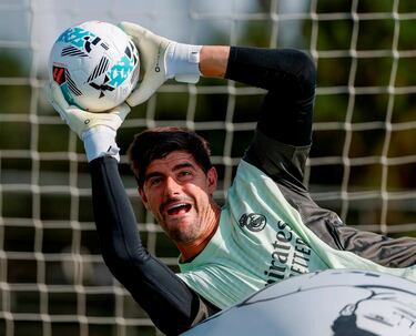 Courtois durante el entrenamiento. 