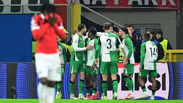 Soccer Football - Champions League - Knockout Phase Playoff - Second Leg - AC Milan v Feyenoord - San Siro, Milan, Italy - February 18, 2025 AC Milan's Rafael Leao reacts as Feyenoord's Julian Carranza celebrates scoring their first goal with teammates REUTERS/Daniele Mascolo
