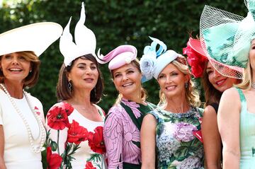 En el hip¨®dromo de Ascot, ciudad al sur de Inglaterra, donde se celebra la tradicional y pintoresca carrera de caballos con la presencia de la familia real brit¨¢nica.