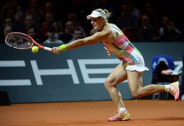 Angelique Kerber defends Stuttgart title