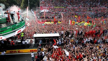 Leclerc celebra su victoria con Ferrari en Monza 2019.