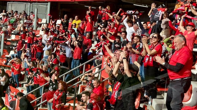 La afición del Mirandés sigue creciendo