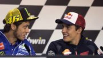 BUEN ROLLO. Rossi y Márquez tienen una relación cordial y protagonizaron el momento más divertido de la rueda de prensa de Brno.